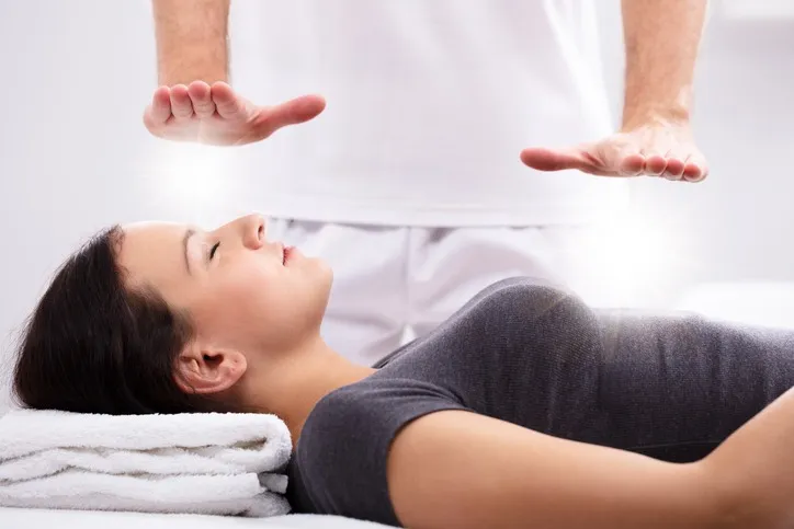 Reiki-Behandlung am Menschen